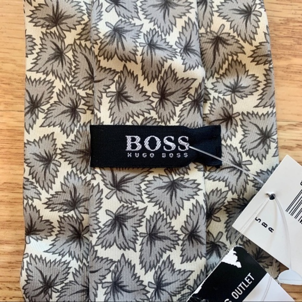 Hugo Boss Classic Cream & Grey Silk Tie - NWT